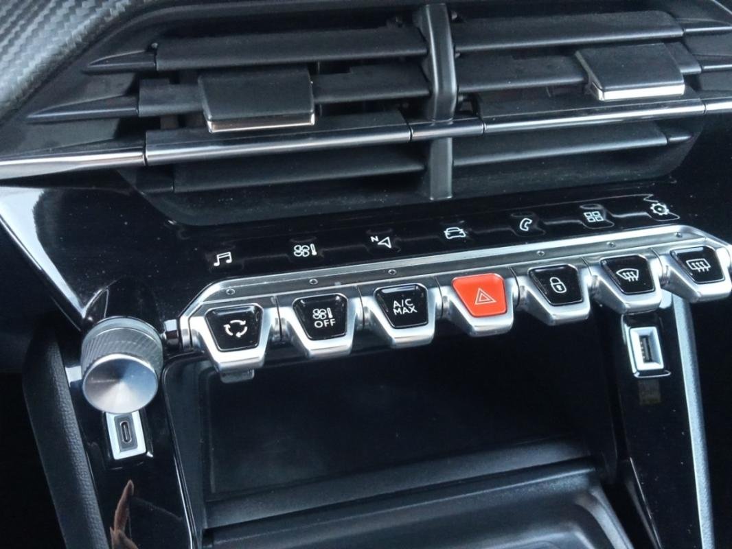 Peugeot 208 - Photo 24