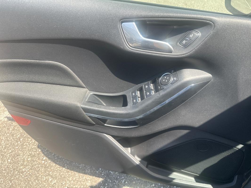 Ford Fiesta - Photo 17