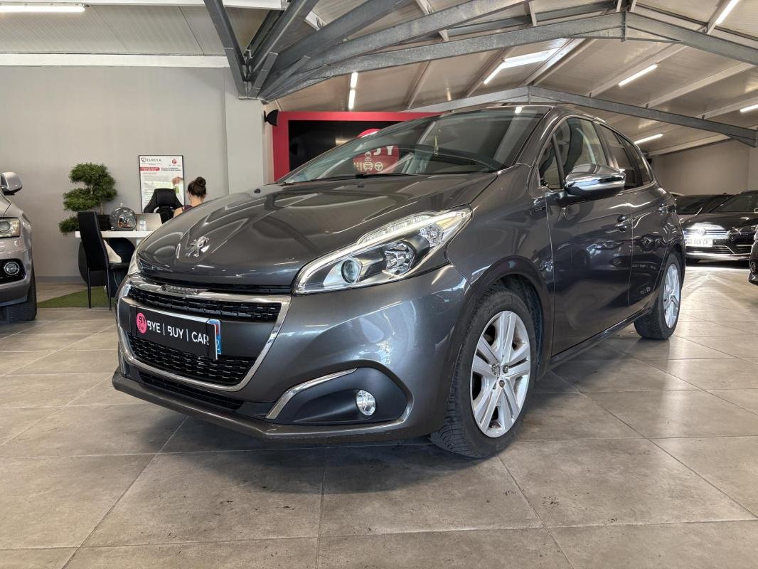 Peugeot 208 - Photo 1