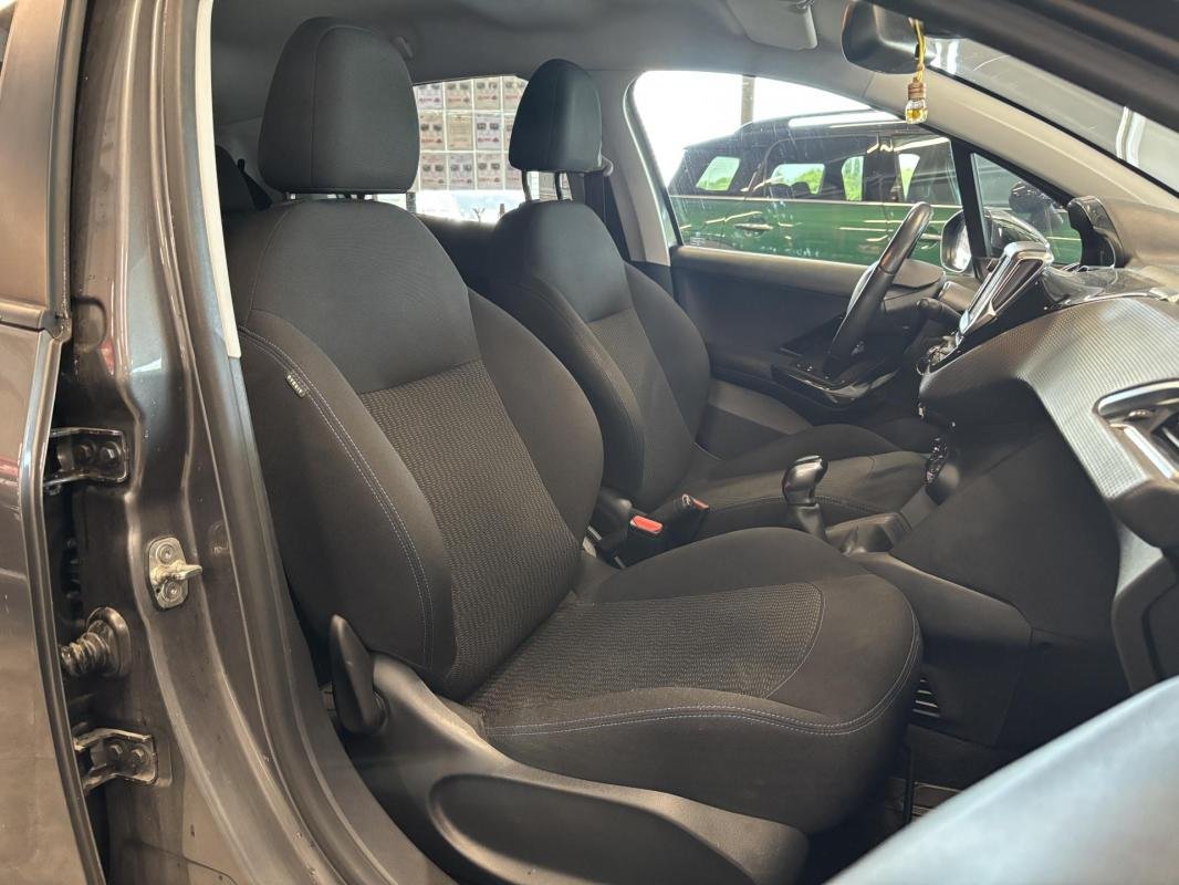 Peugeot 208 - Photo 11