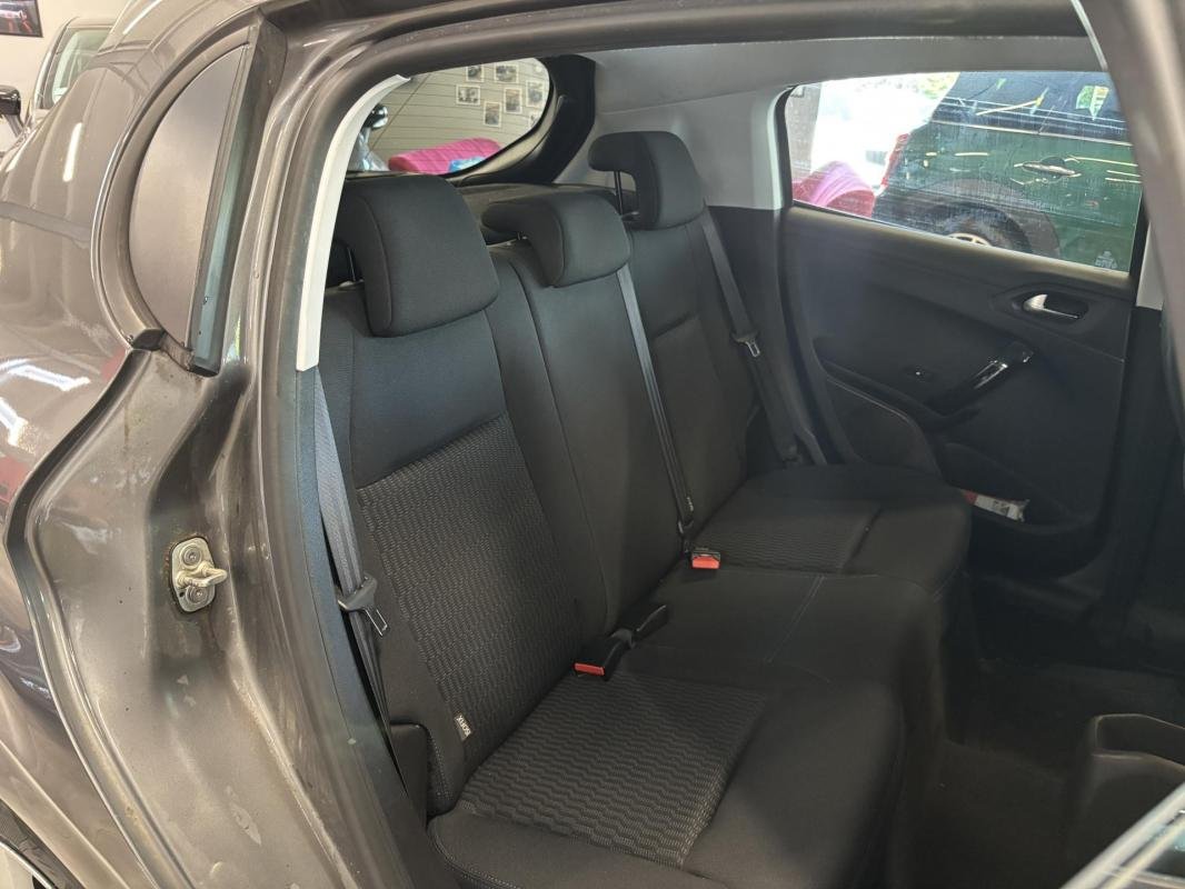Peugeot 208 - Photo 12