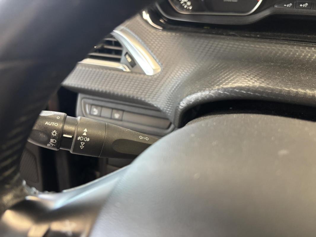 Peugeot 208 - Photo 13