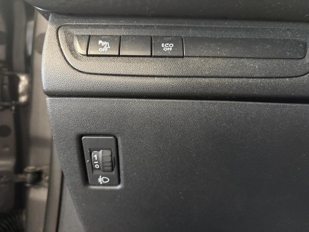 Peugeot 208 - Photo 16