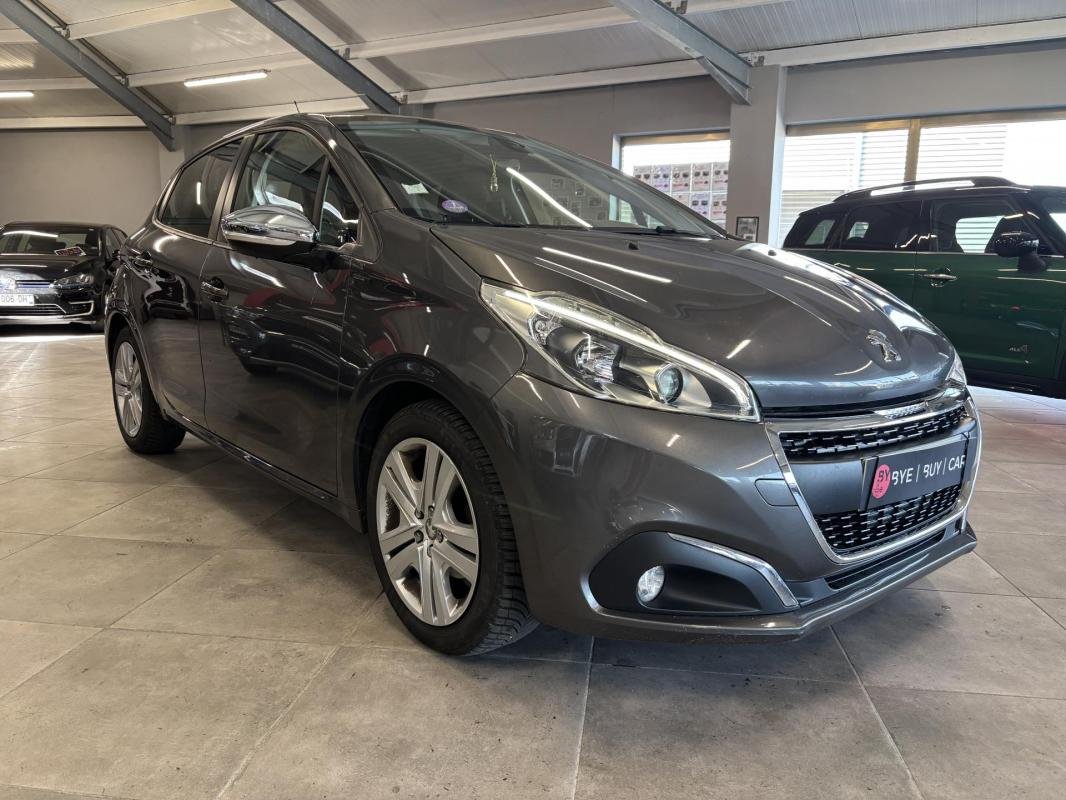 Peugeot 208 - Photo 2