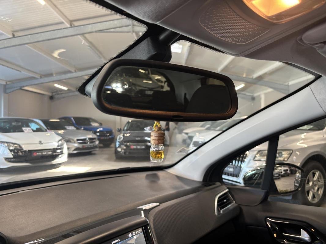 Peugeot 208 - Photo 24