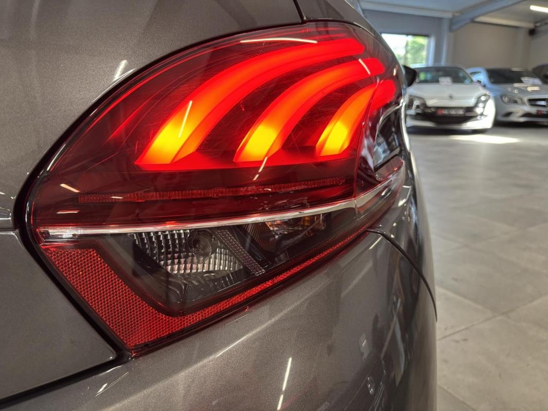 Peugeot 208 - Photo 31