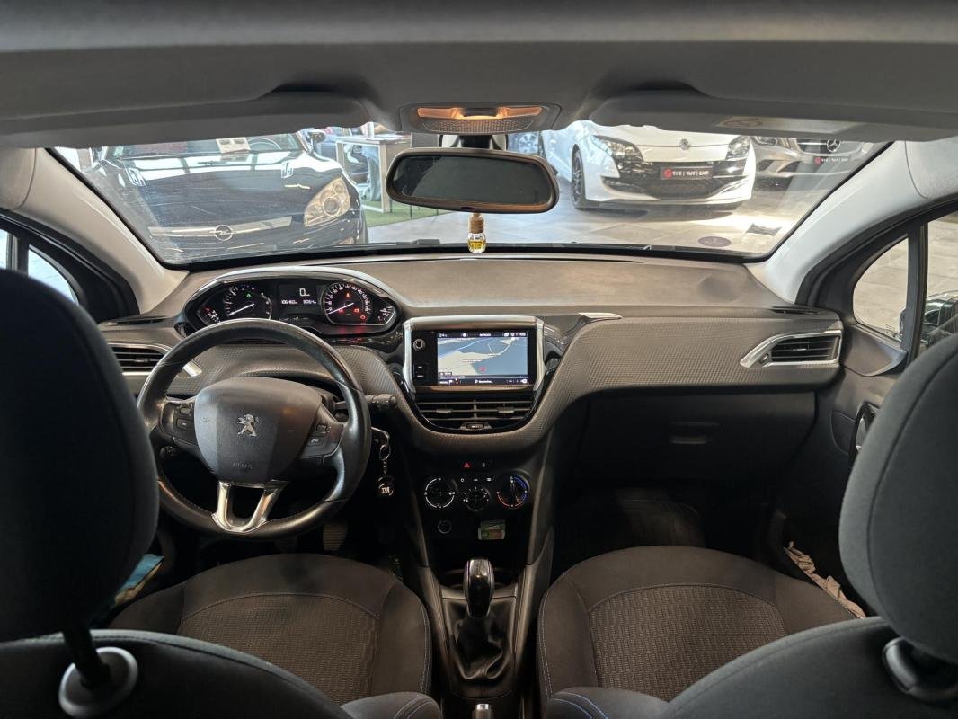 Peugeot 208 - Photo 9