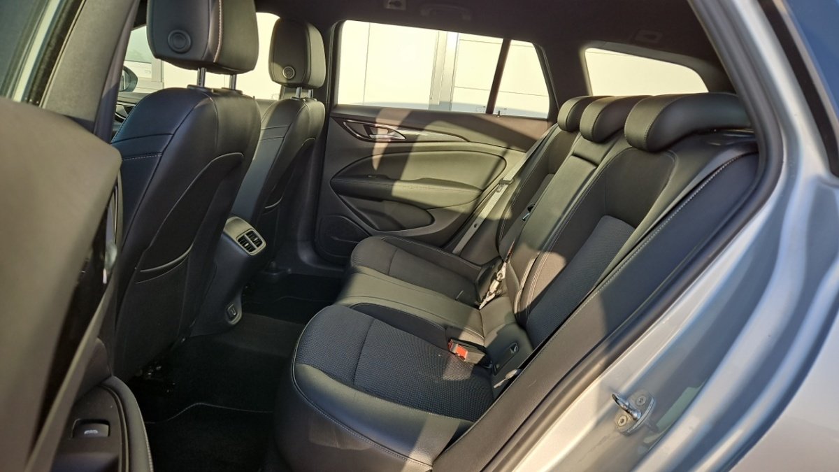 Opel Insignia Sports Tourer - Photo 12