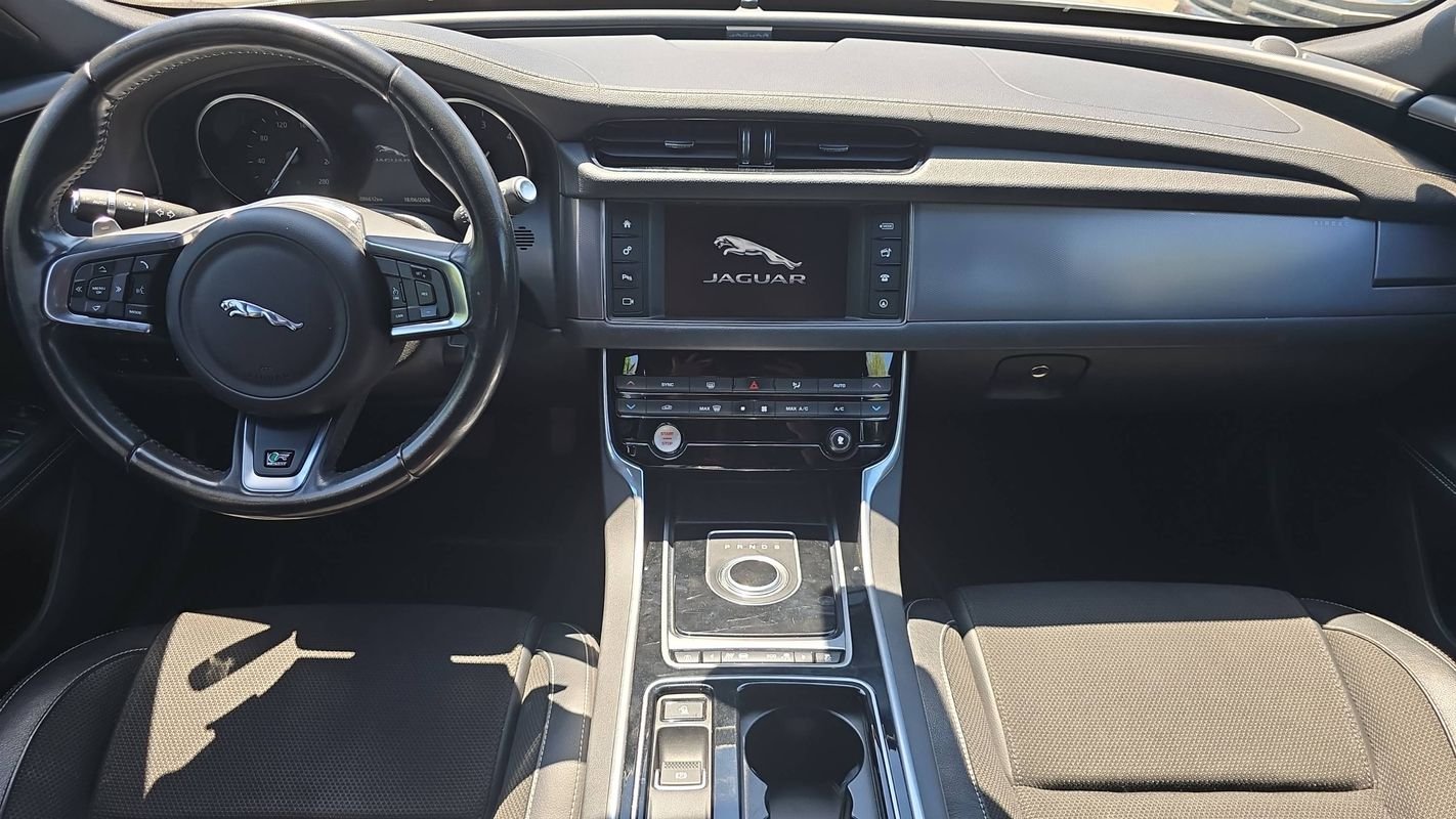 Jaguar XF - Photo 11