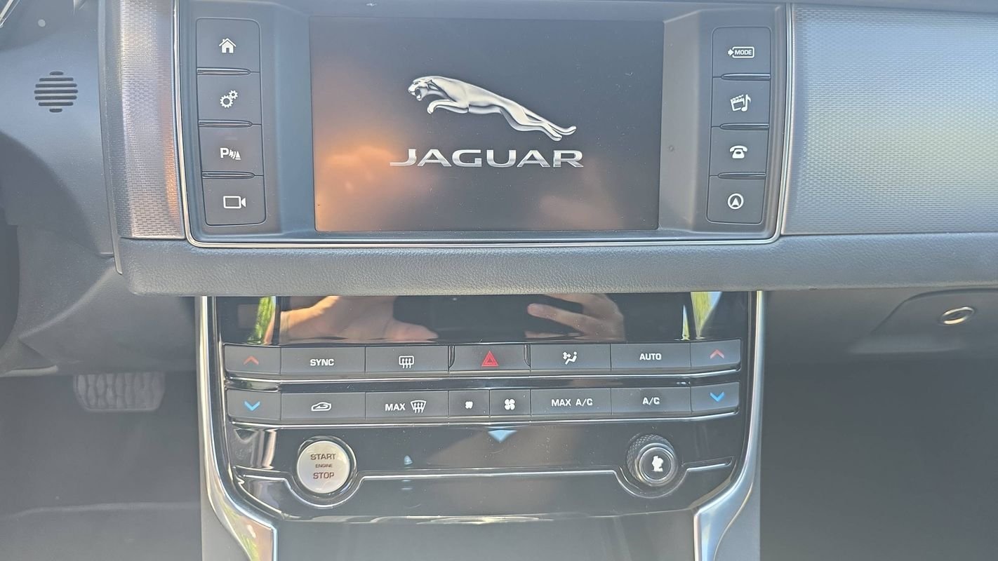 Jaguar XF - Photo 13