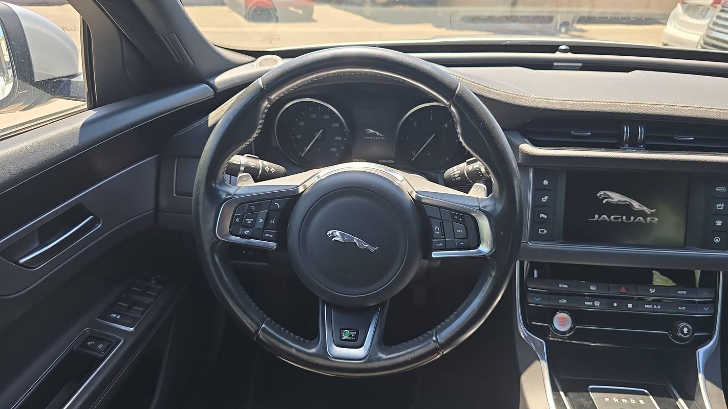 Jaguar XF - Photo 22