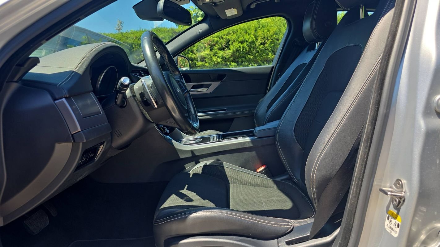 Jaguar XF - Photo 25