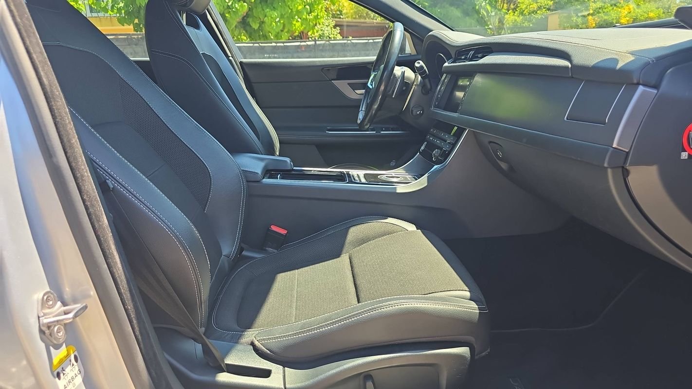 Jaguar XF - Photo 27