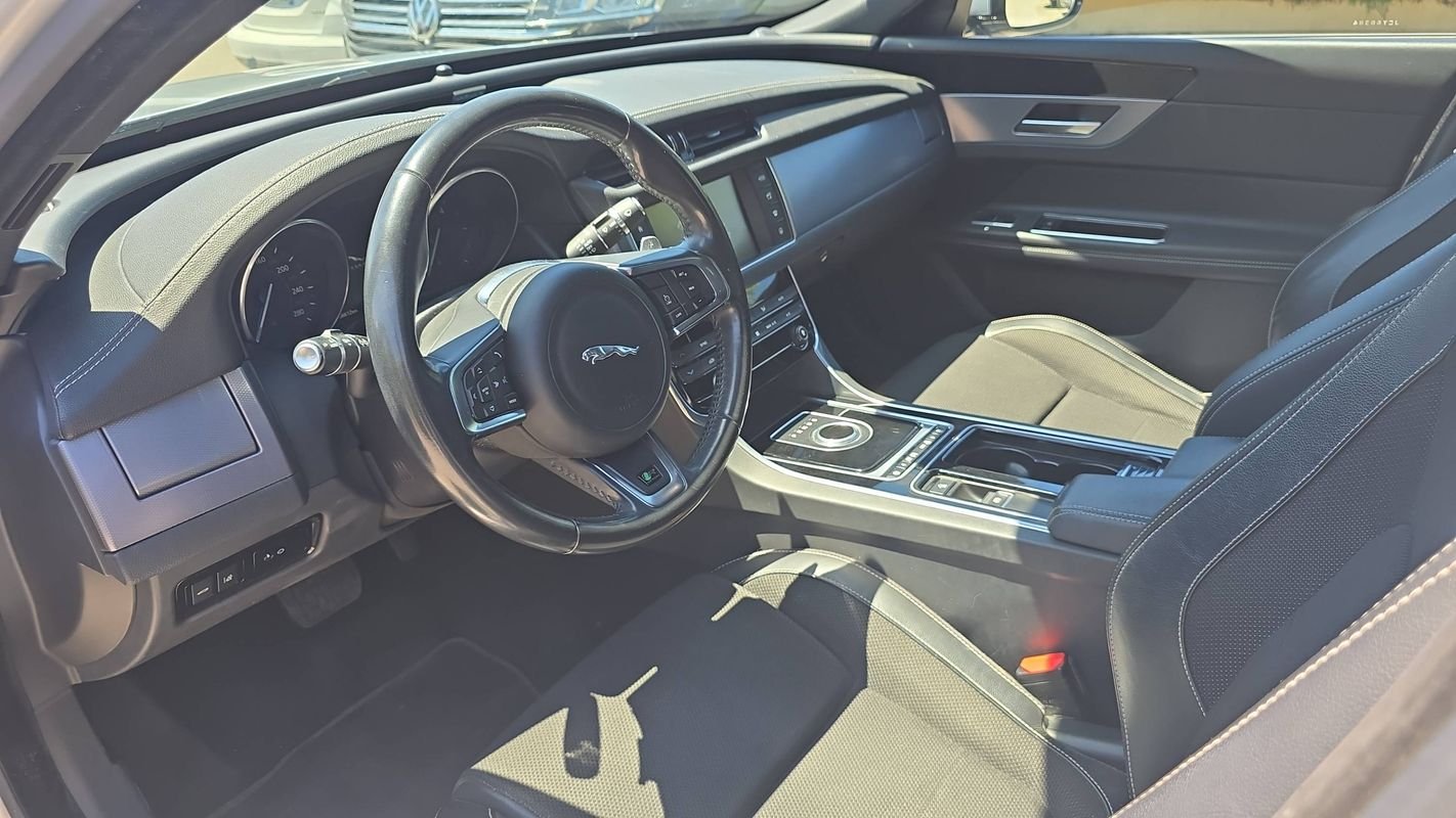 Jaguar XF - Photo 8