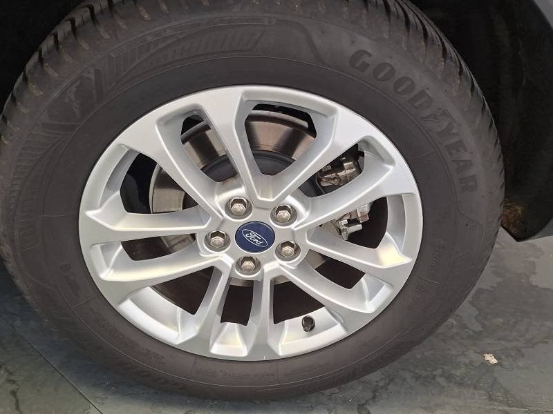 Ford Kuga - Photo 14