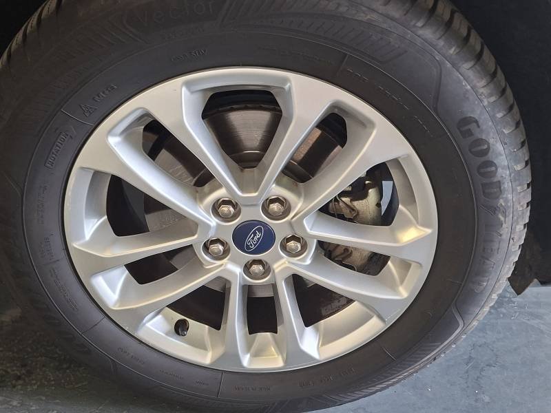 Ford Kuga - Photo 9