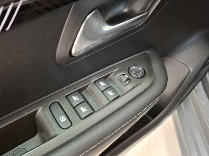 Peugeot 208 - Photo 21