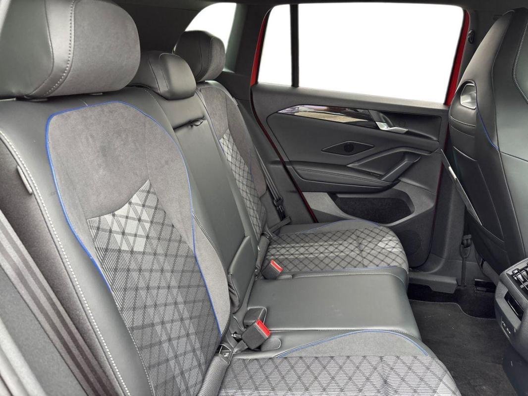 Volkswagen Tiguan - Photo 23