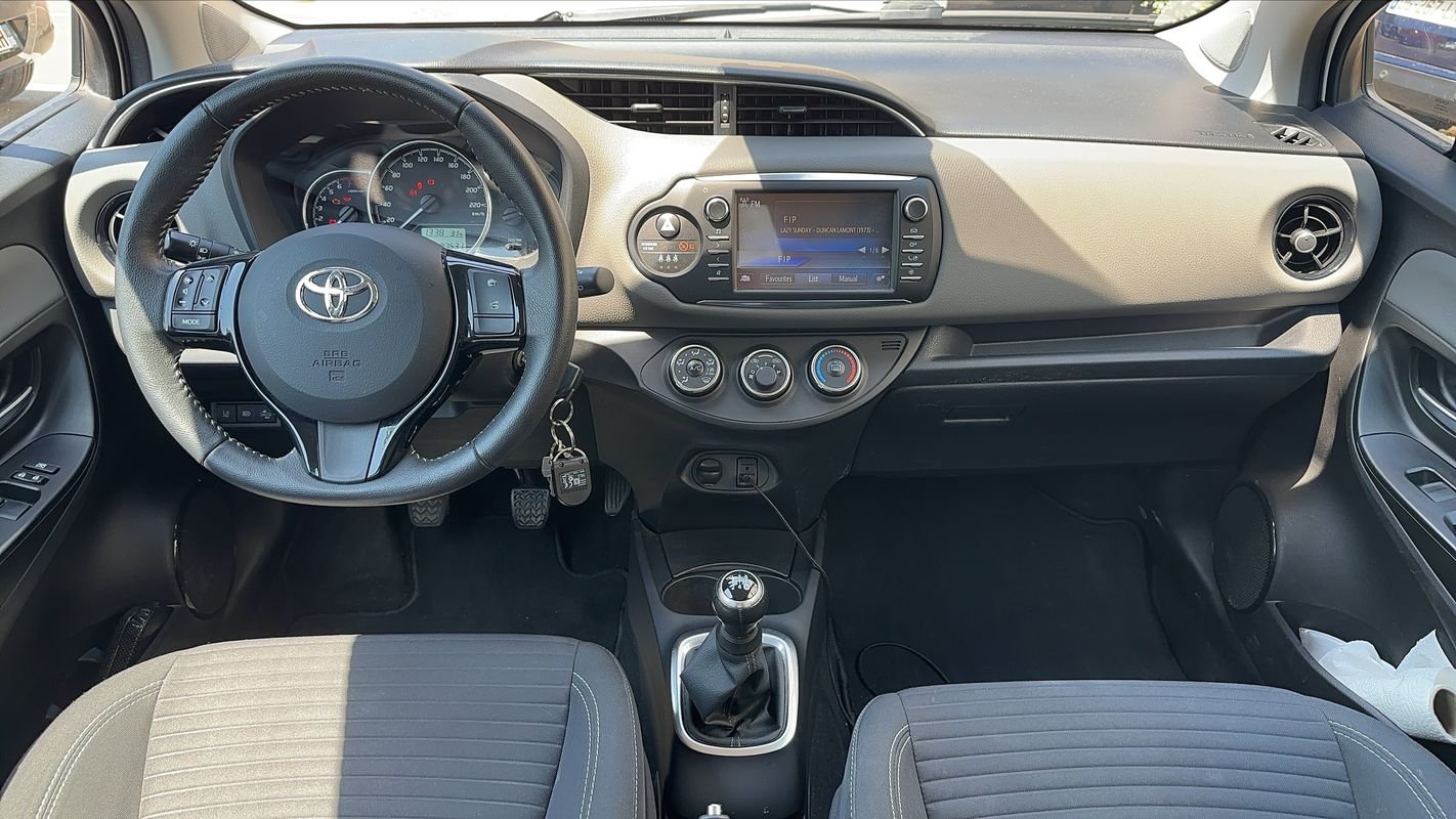 Toyota Yaris - Photo 11