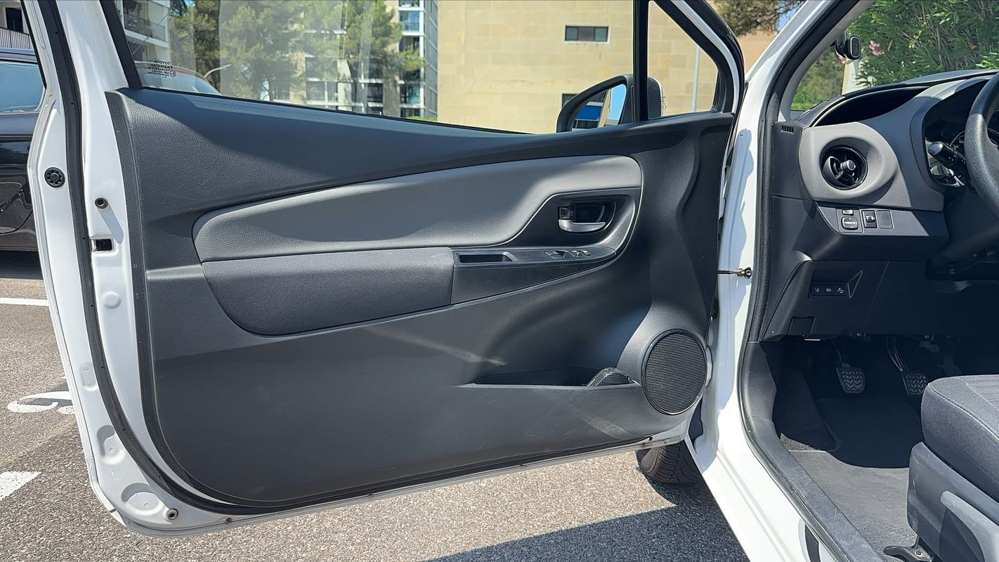 Toyota Yaris - Photo 7