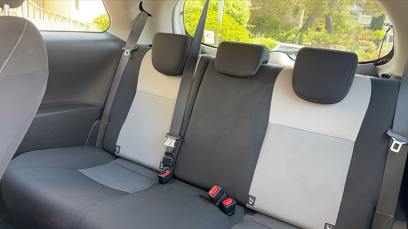 Toyota Yaris - Photo 9