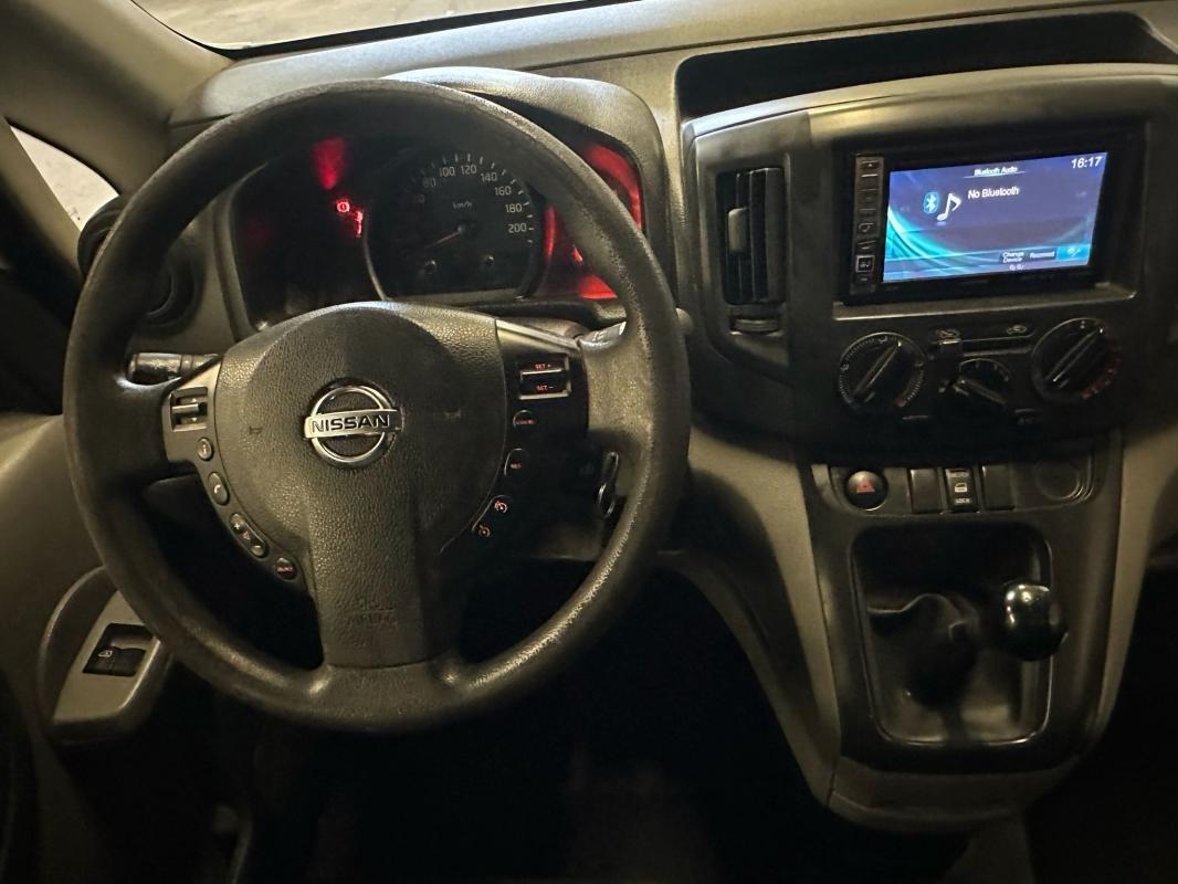 Nissan NV200 - Photo 11