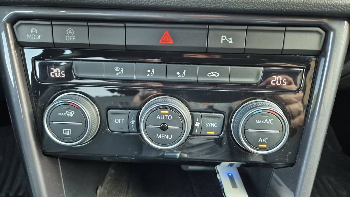 Volkswagen T-Roc - Photo 13