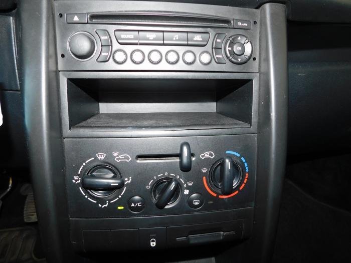 Peugeot 207 - Photo 10