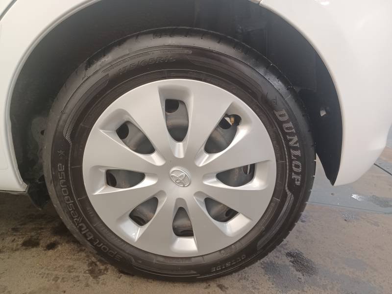Toyota Yaris - Photo 8