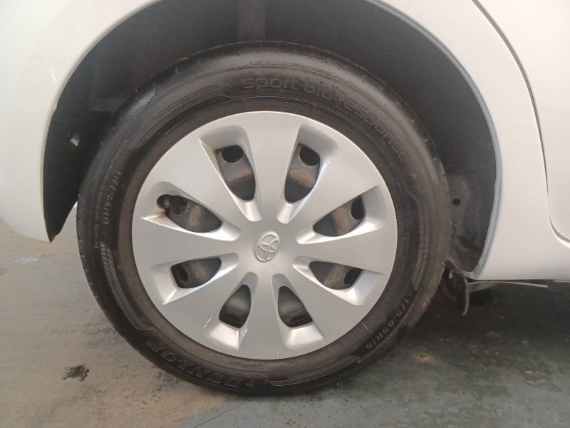 Toyota Yaris - Photo 9