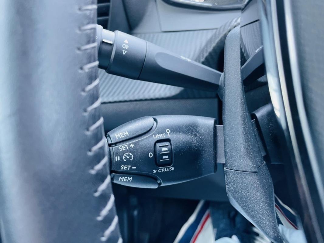 Peugeot 208 - Photo 17