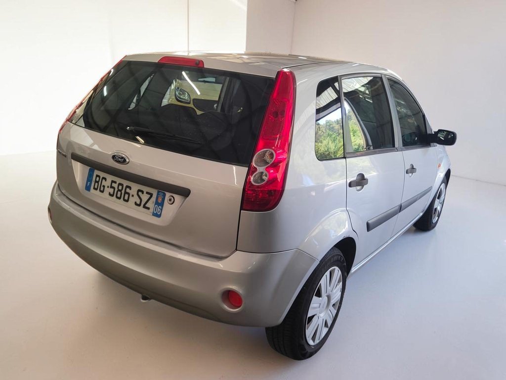 Ford Fiesta - Photo 2