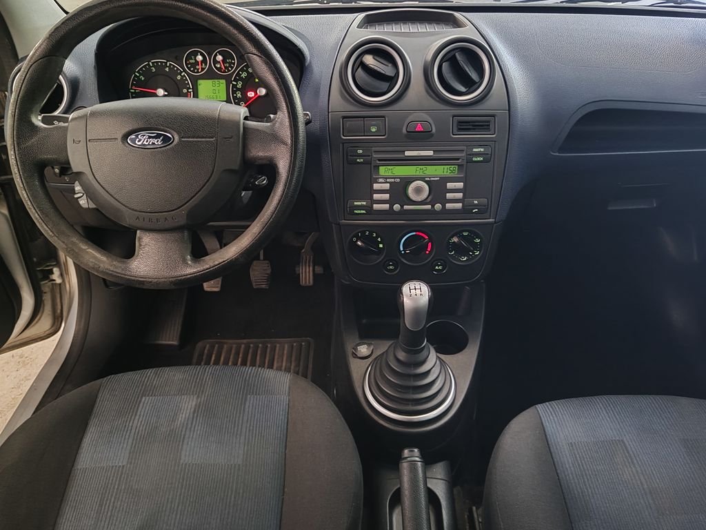 Ford Fiesta - Photo 3