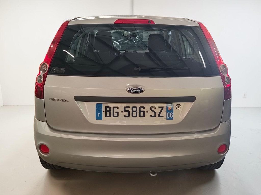Ford Fiesta - Photo 5