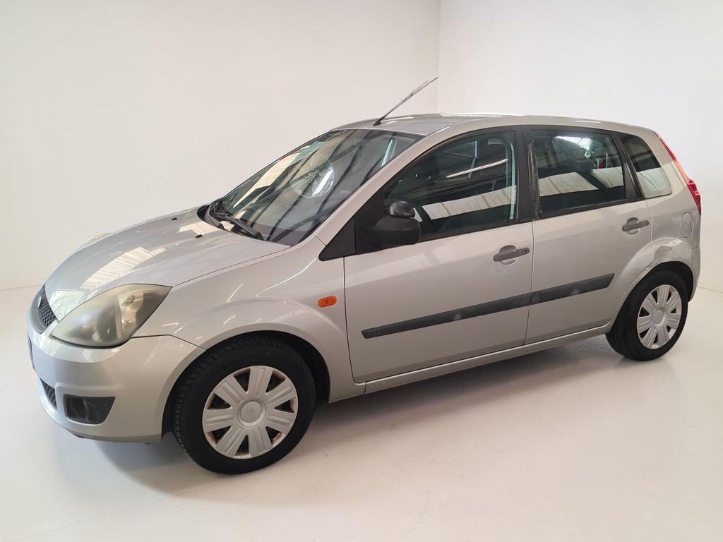 Ford Fiesta - Photo 6
