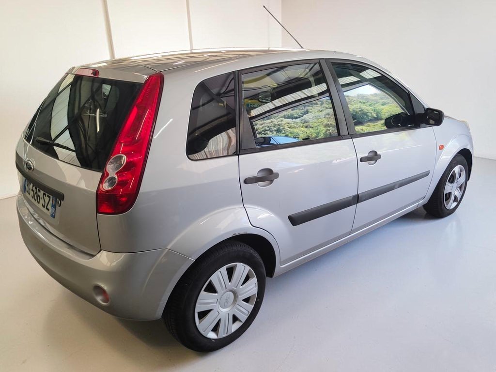 Ford Fiesta - Photo 7