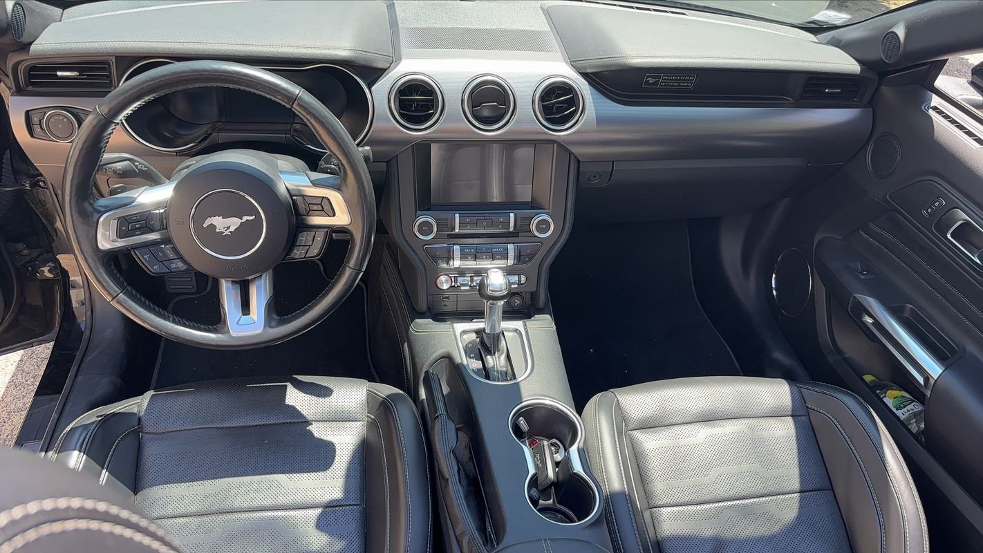 Ford Mustang Convertible - Photo 11