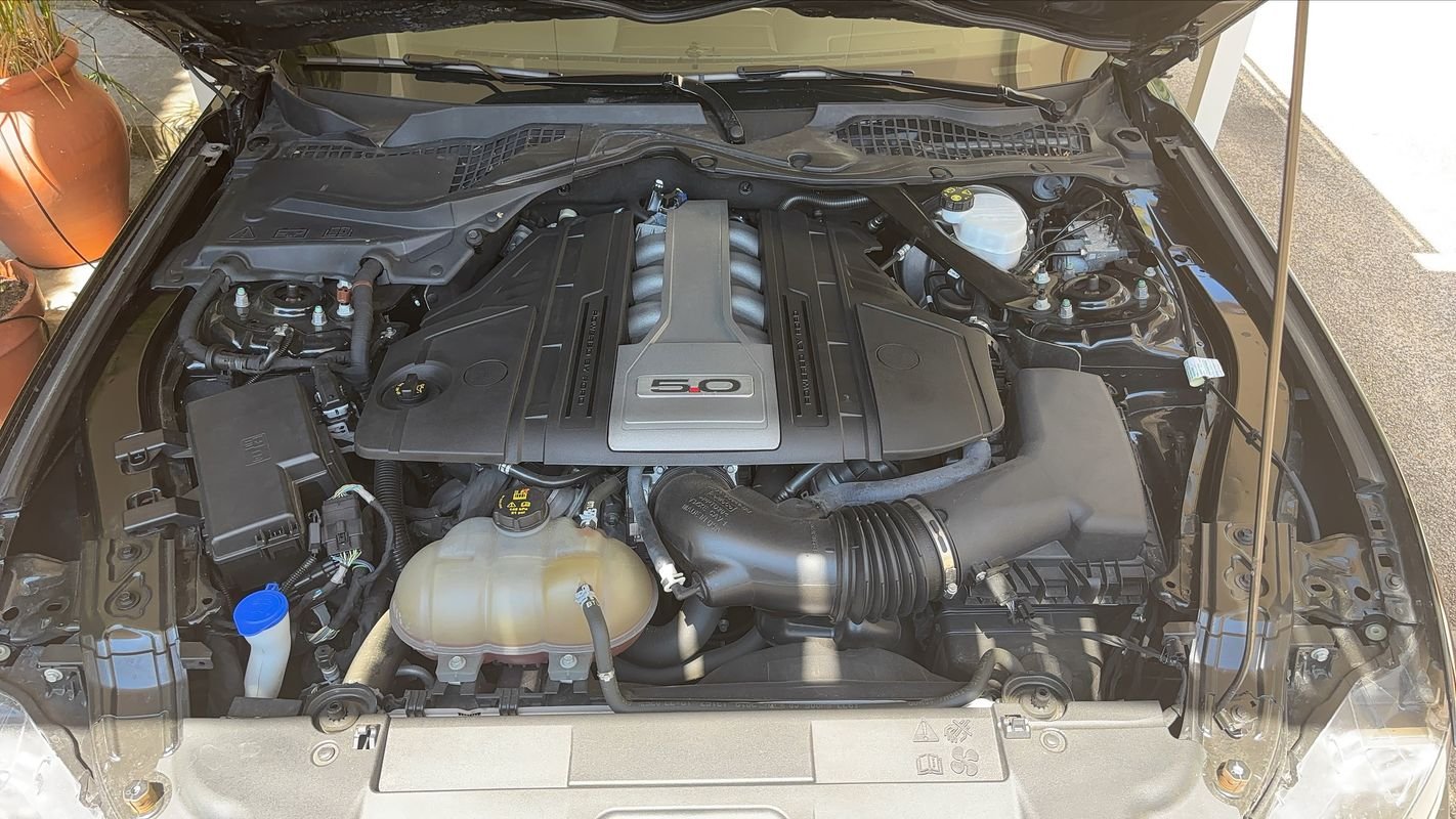 Ford Mustang Convertible - Photo 15