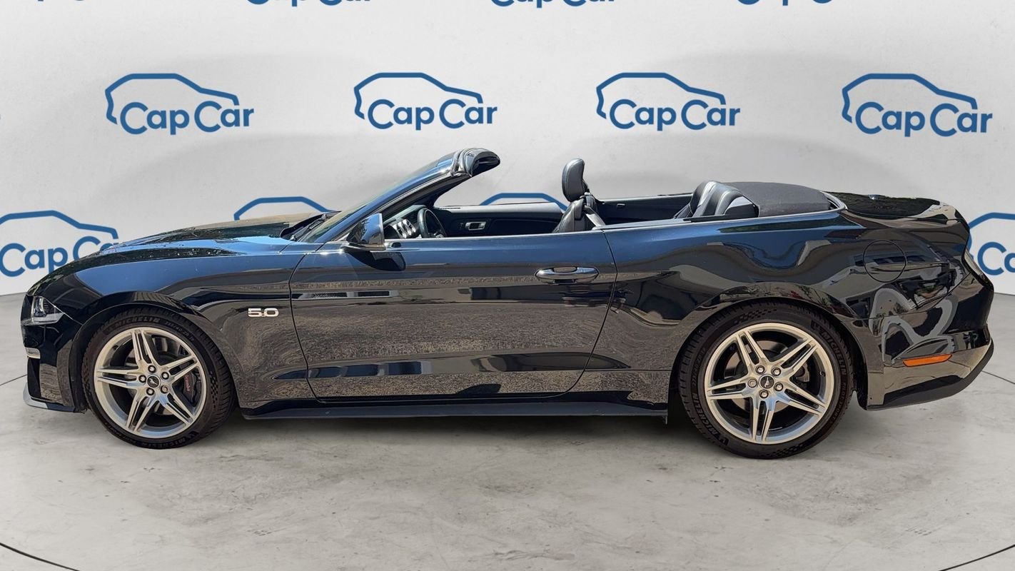 Ford Mustang Convertible - Photo 2