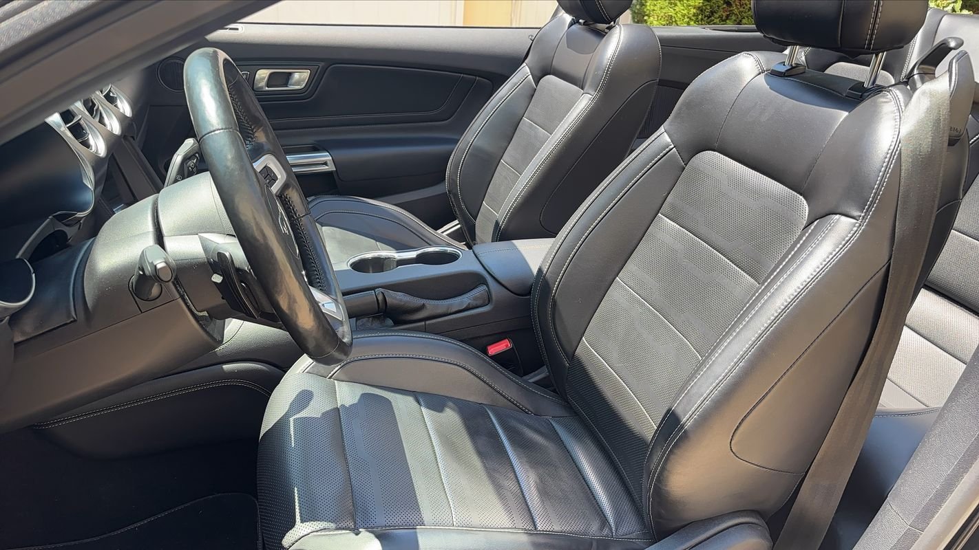 Ford Mustang Convertible - Photo 27