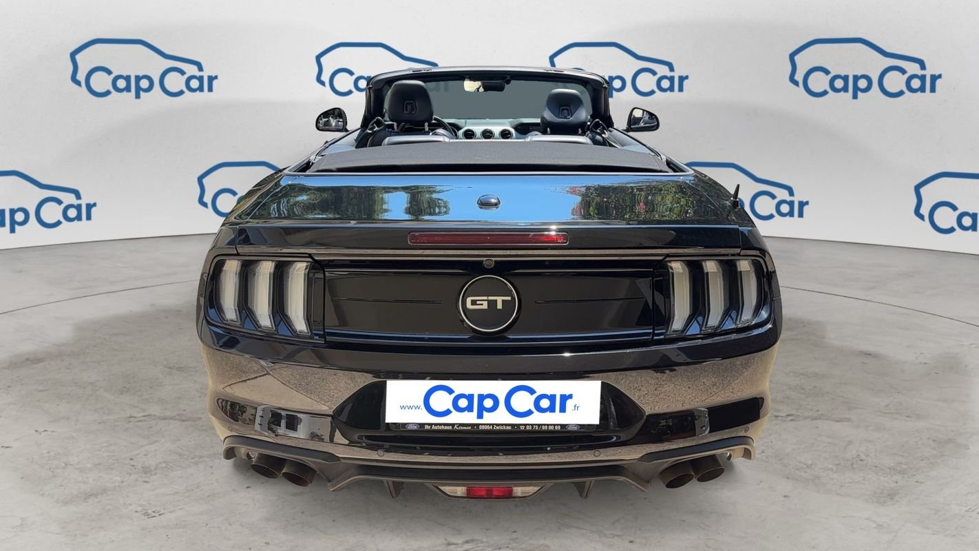 Ford Mustang Convertible - Photo 3