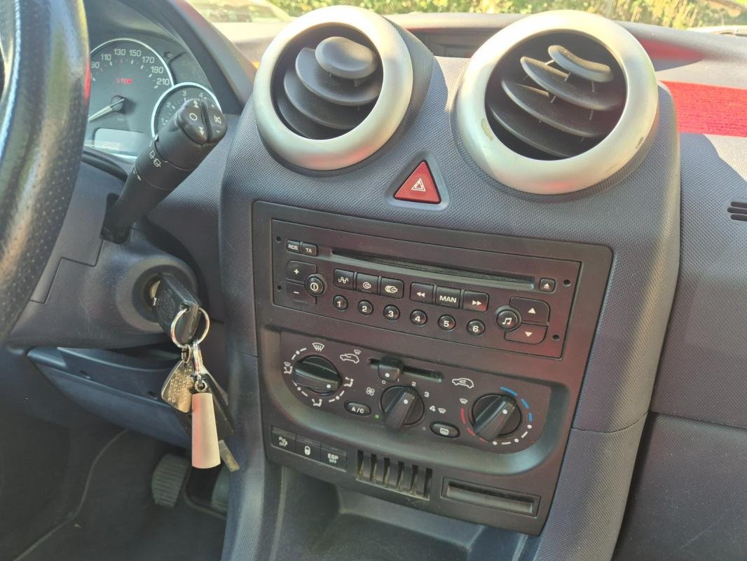 Peugeot 1007 - Photo 9
