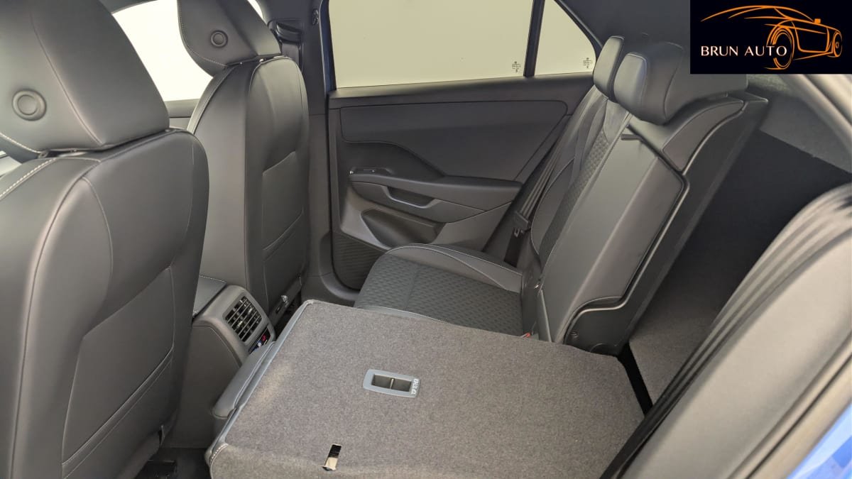 Volkswagen T-Roc - Photo 12