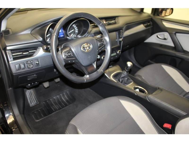 Toyota Avensis - Photo 9