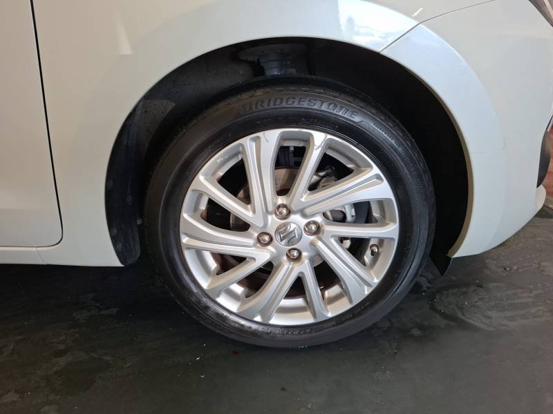 Suzuki Swift - Photo 12