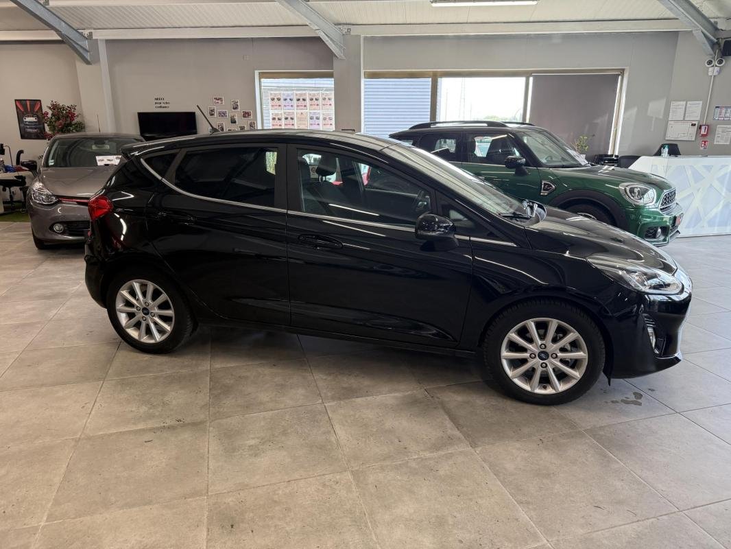Ford Fiesta - Photo 4