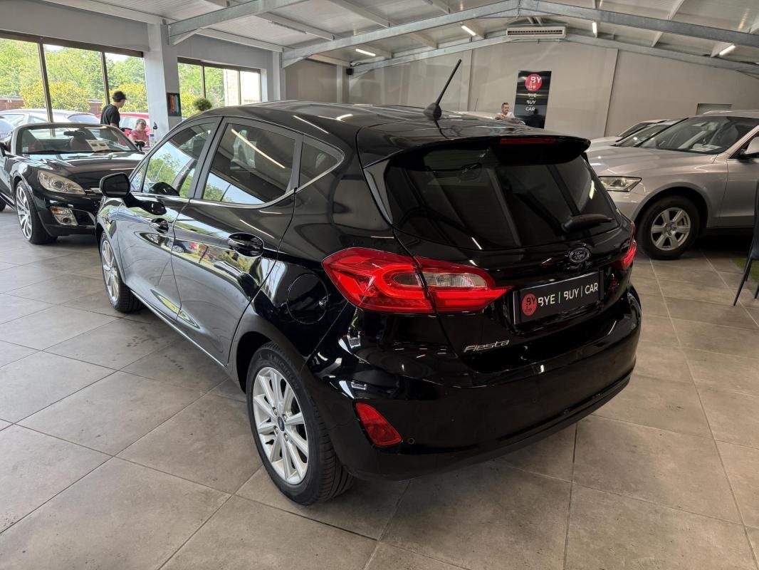 Ford Fiesta - Photo 5