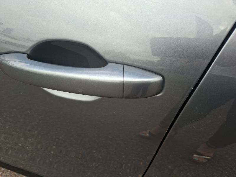Renault Clio - Photo 24
