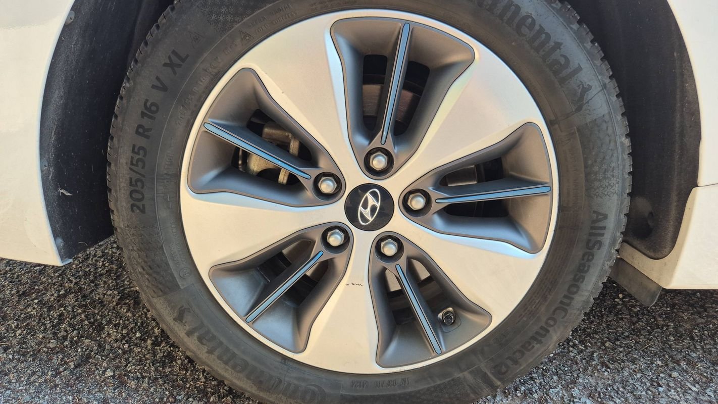 Hyundai Ioniq - Photo 16