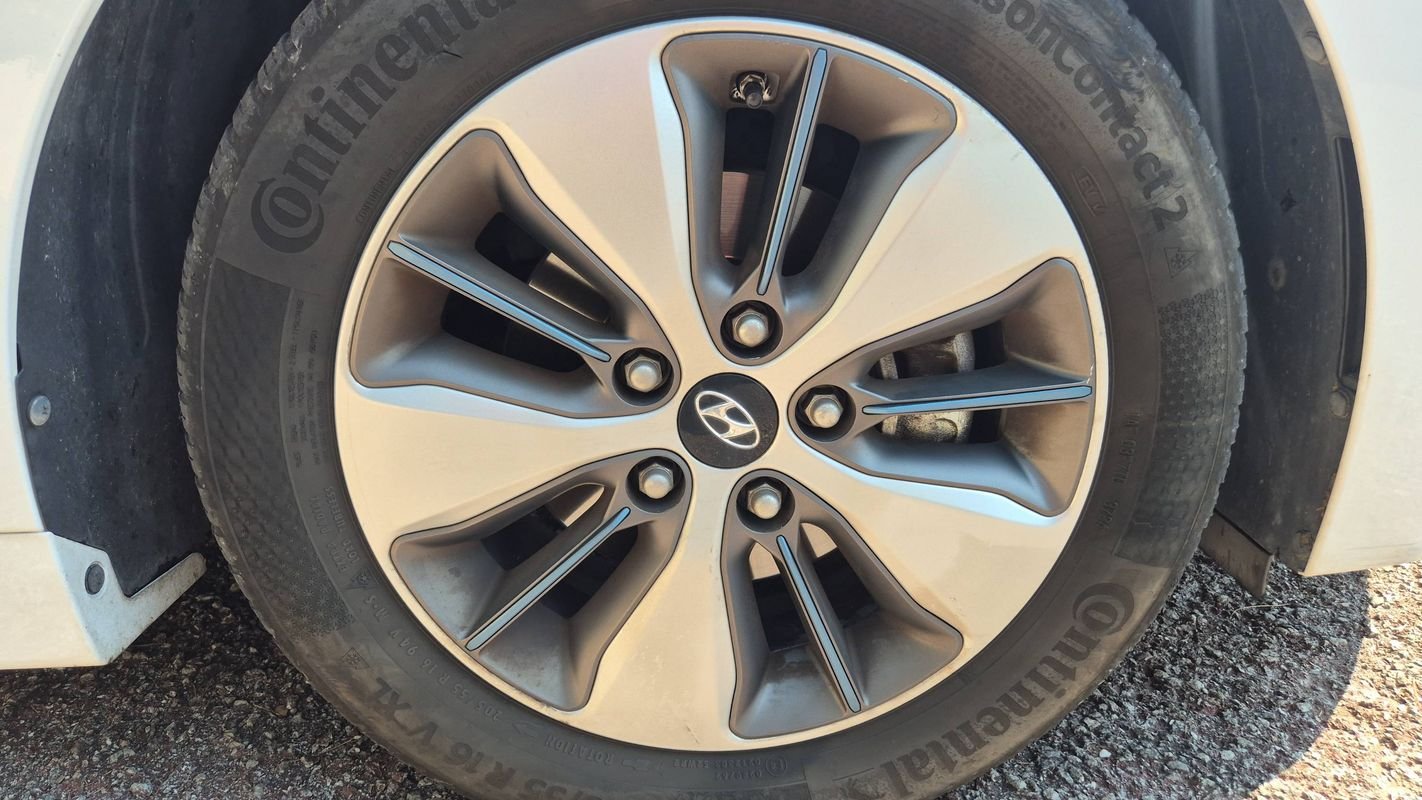 Hyundai Ioniq - Photo 17